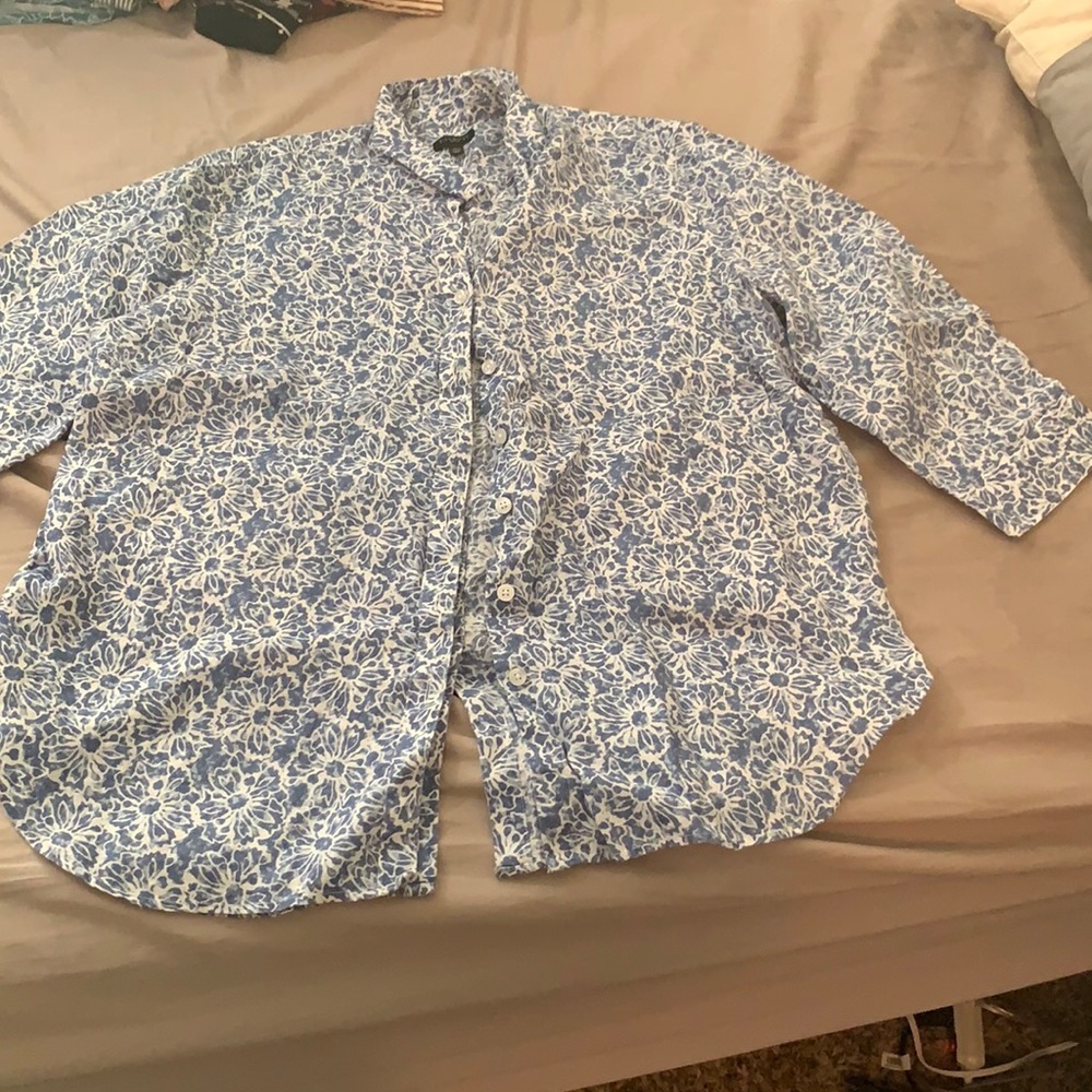 Blue and white flower quarter sleeve button down